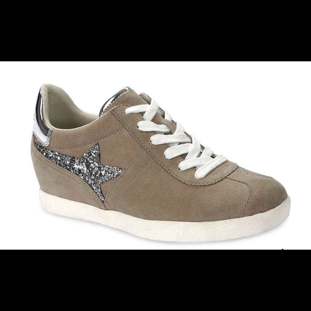 Gunmetal Guliver wedge sneaker silver star 9M